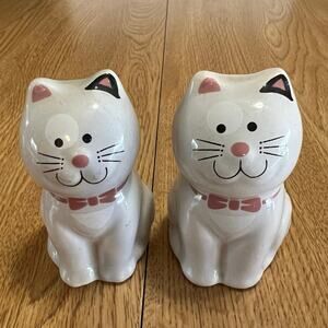 Smiling cats salt and pepper shakers set. Cute white kitties with pink bow ties